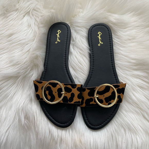 Leopard print flat sandals - Picture 3 of 4